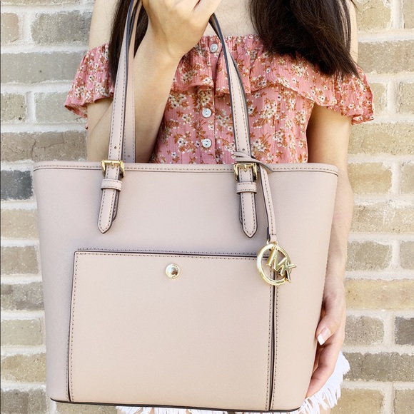 Michael Kors Handbags - Gaby’sBags👜💕- Michael Kors Pocket Tote Fawn
